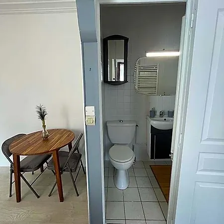 Deux Pieces A 5 Min Du Chateau Free Parking ורסאי